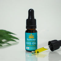 500mg cbd oil with dropper and leaf in the background