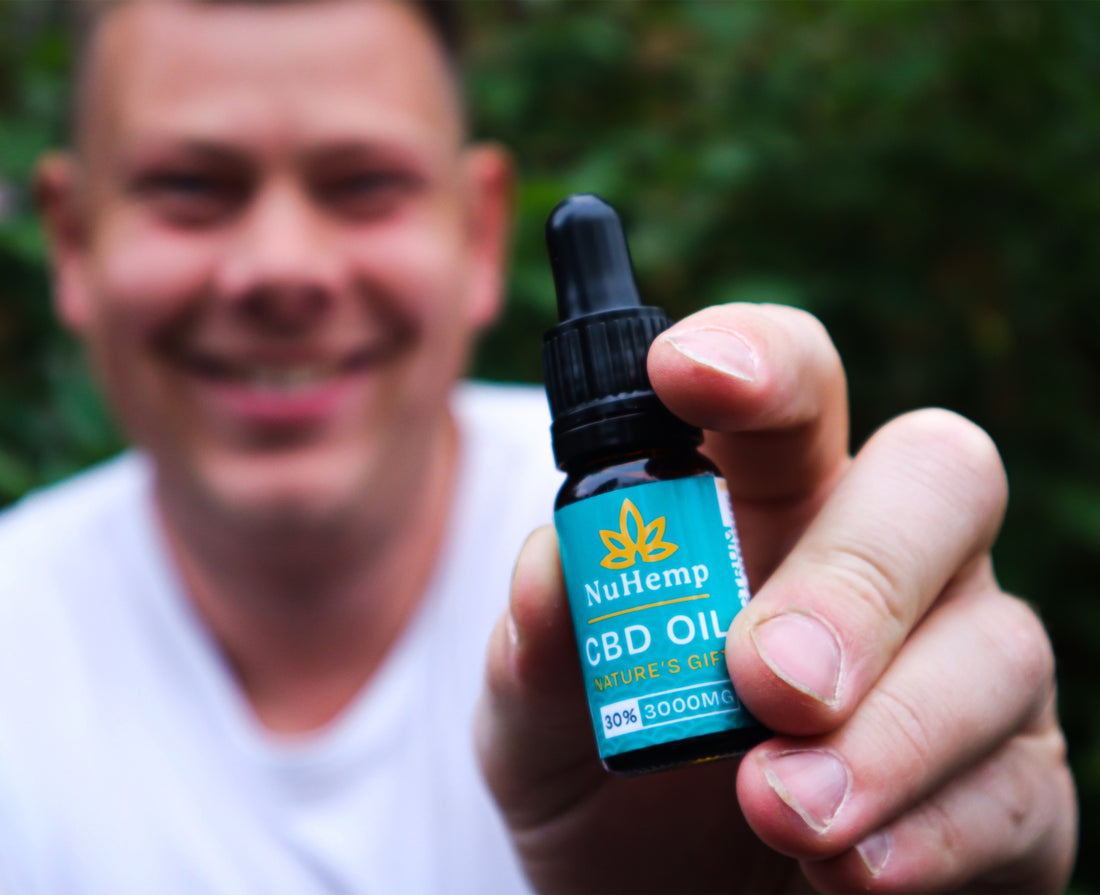 man holding strong cbd oil 3000mg