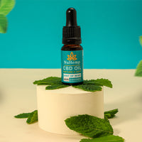 mint flavoured 2000mg cbd oil on a white cylinder with blue background